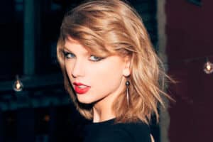 here’s why swifties are convinced taylor swift is going to announce something at the 2025 amas
