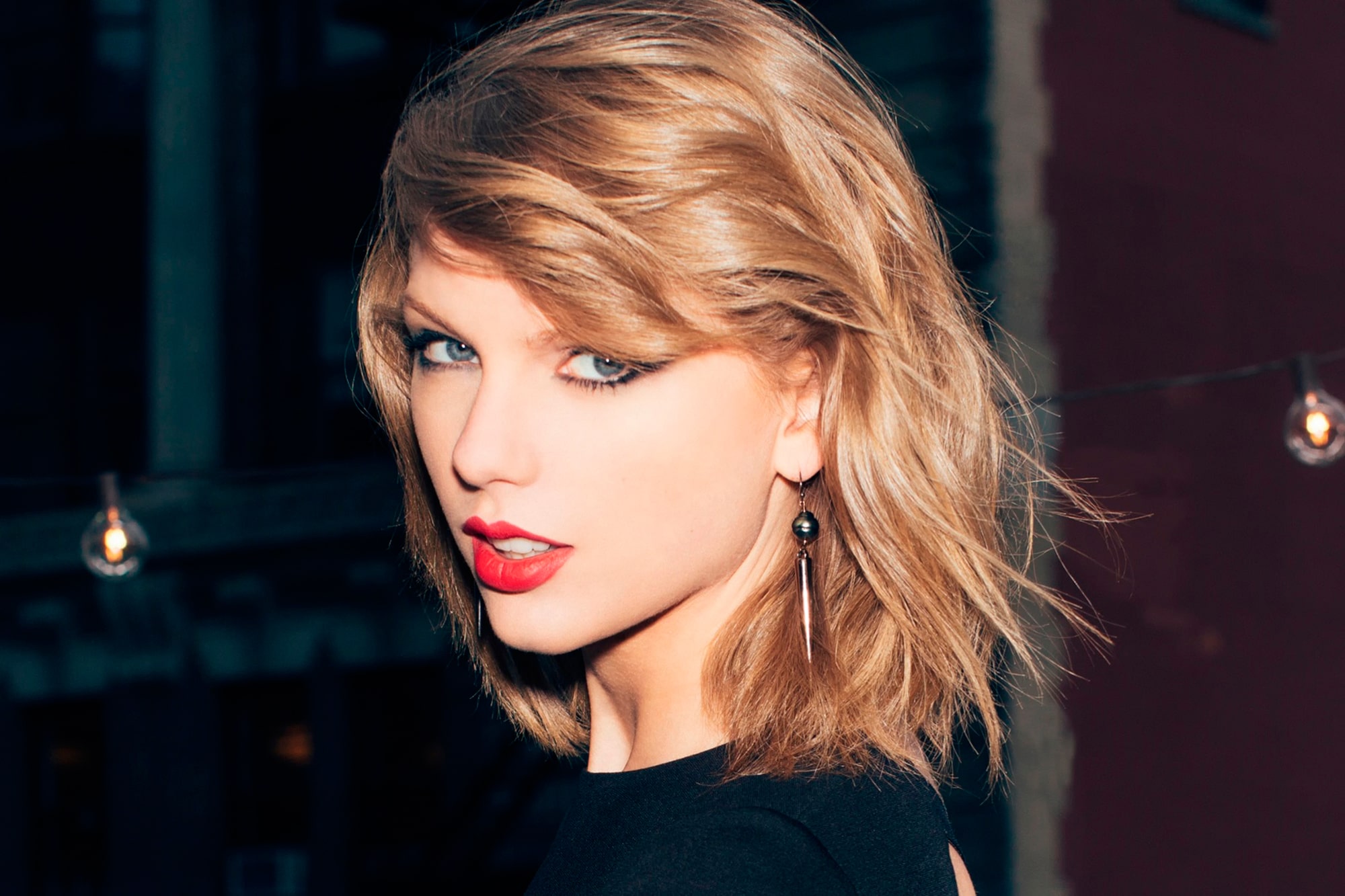 here’s why swifties are convinced taylor swift is going to announce something at the 2025 amas
